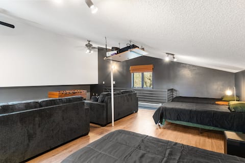 Riverfront|Movie Room|Spacious|Contractors Welcome