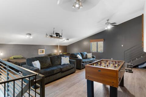 Amazing riverfront property w/movie room!