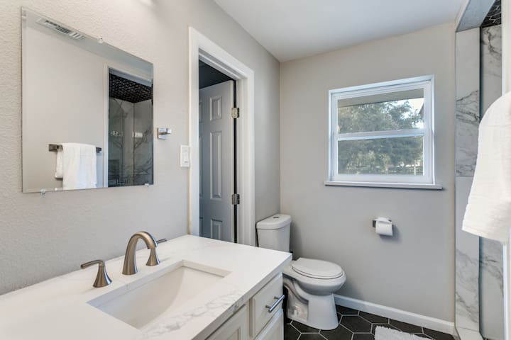 North Dallas Hockaday Home gallery image 5