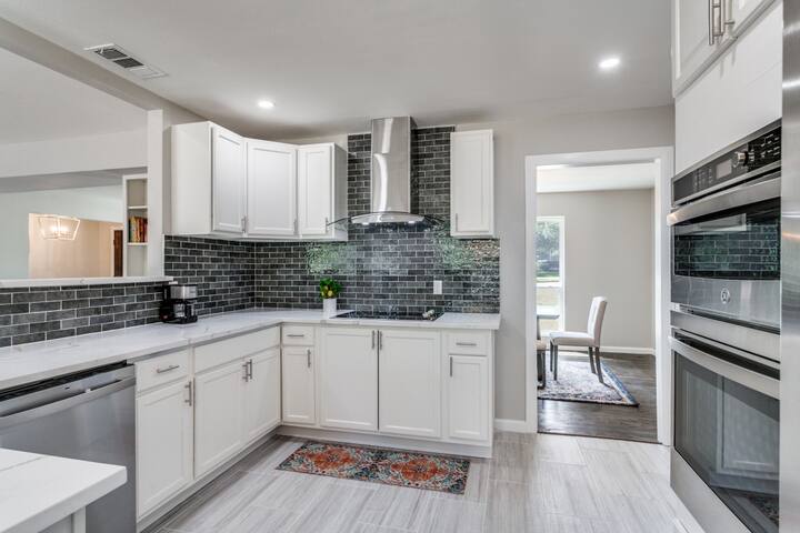 North Dallas Hockaday Home gallery image 2