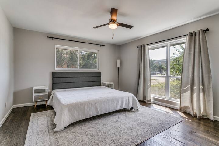 North Dallas Hockaday Home gallery image 4