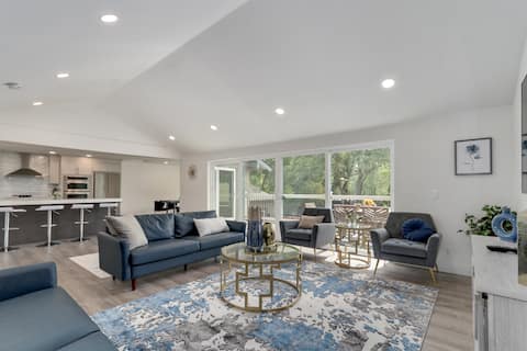 Village Homes: Elegant Serene Retreat