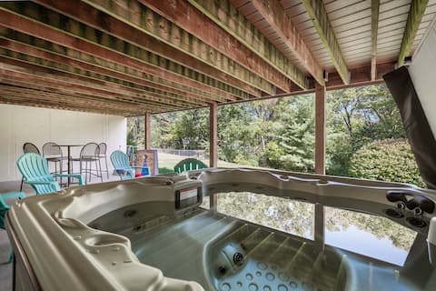 Blair's Jungle House w/ Hot Tub - Game Room