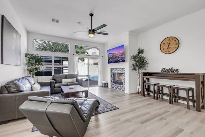 Ace of Stays – with Pool, Sleeps 8 gallery image 2