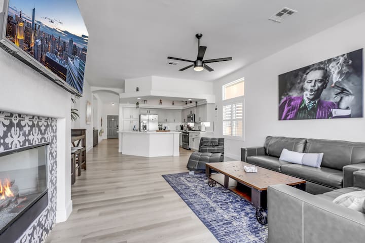 Ace of Stays – with Pool, Sleeps 8