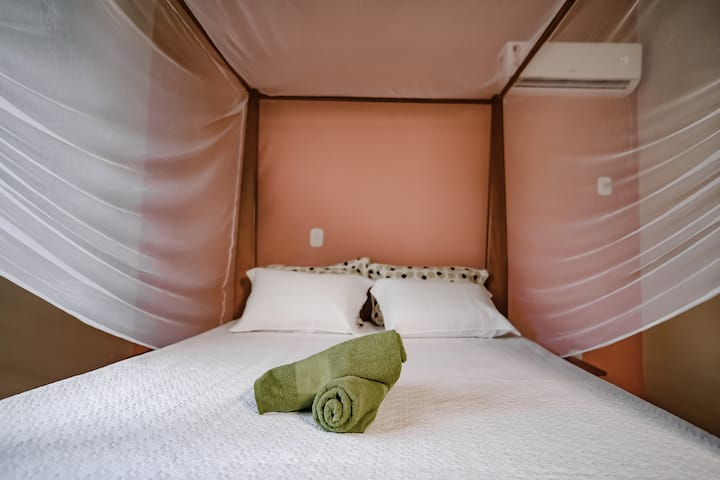 Toujours avec des draps propres et des serviettes. Mais rien n'empêche le voyageur de le prendre également.