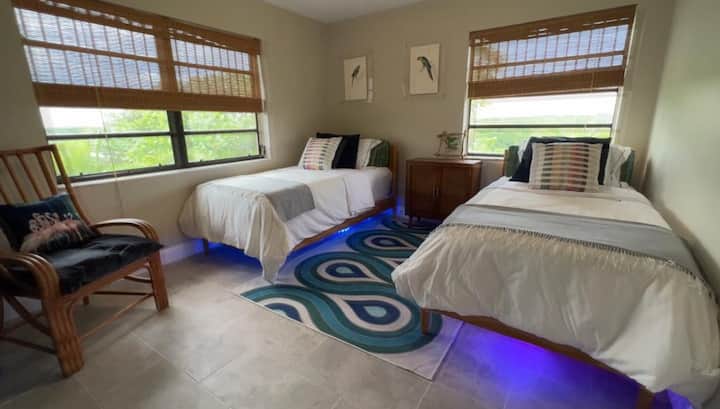 2nd Bedroom - 2 twin beds