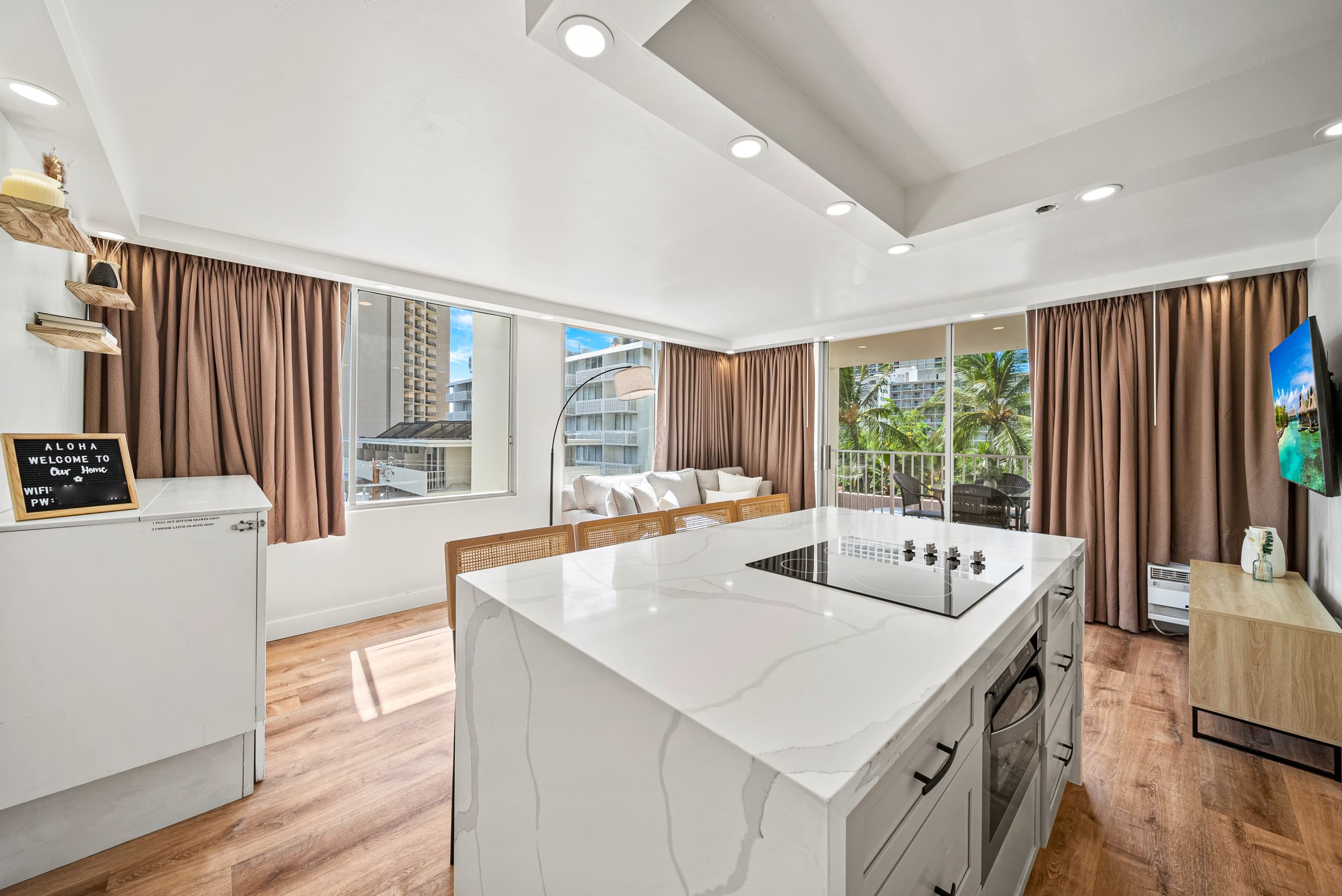 Condo in Honolulu · ★4.86 · Studio · 2 beds · 1 bath - Image 2
