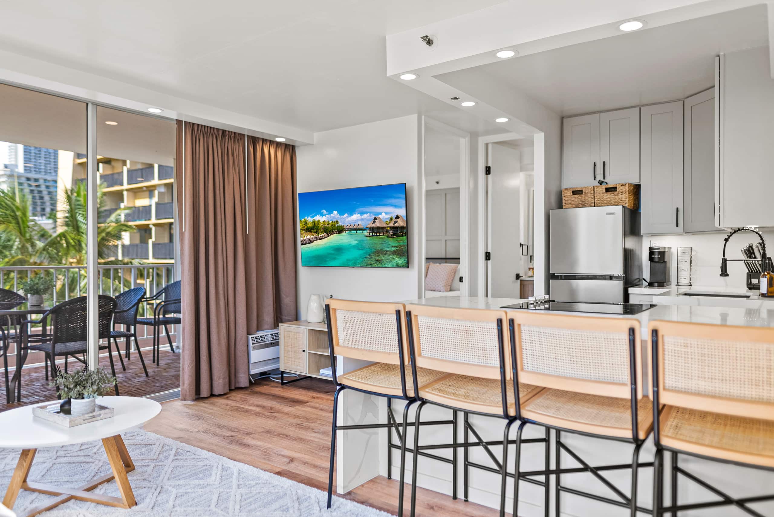 Condo in Honolulu · ★4.86 · Studio · 2 beds · 1 bath - Image 11