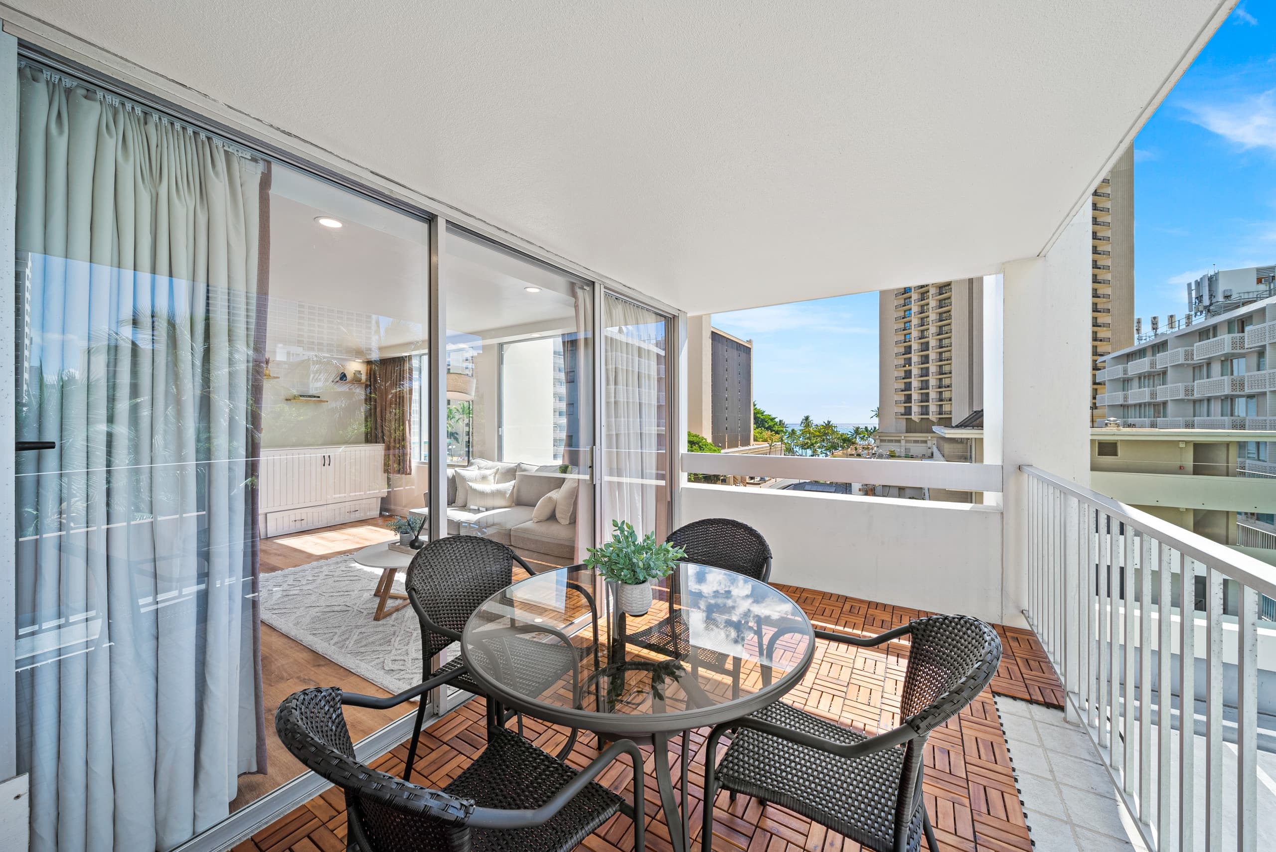 Condo in Honolulu · ★4.86 · Studio · 2 beds · 1 bath - Image 16