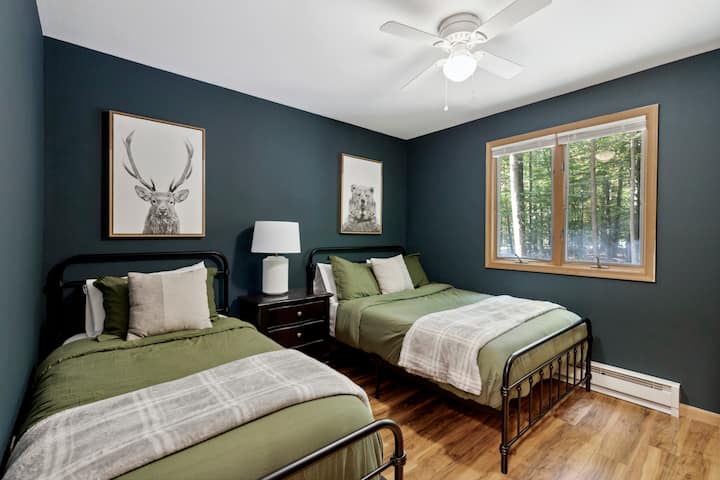 First floor bedroom with full and twin sized beds