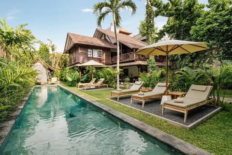 Legian 6BR Villa 16px Big Group Walk to 66 Beach