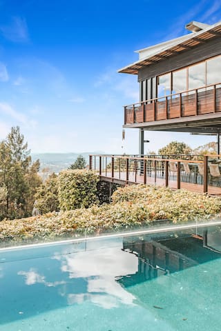 Montville Resort Style Holiday Retreat with pool