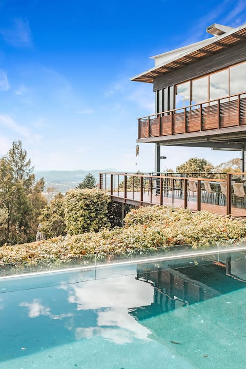 Montville Resort Style Holiday Retreat with pool