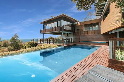 Montville Resort Style Holiday Retreat with pool