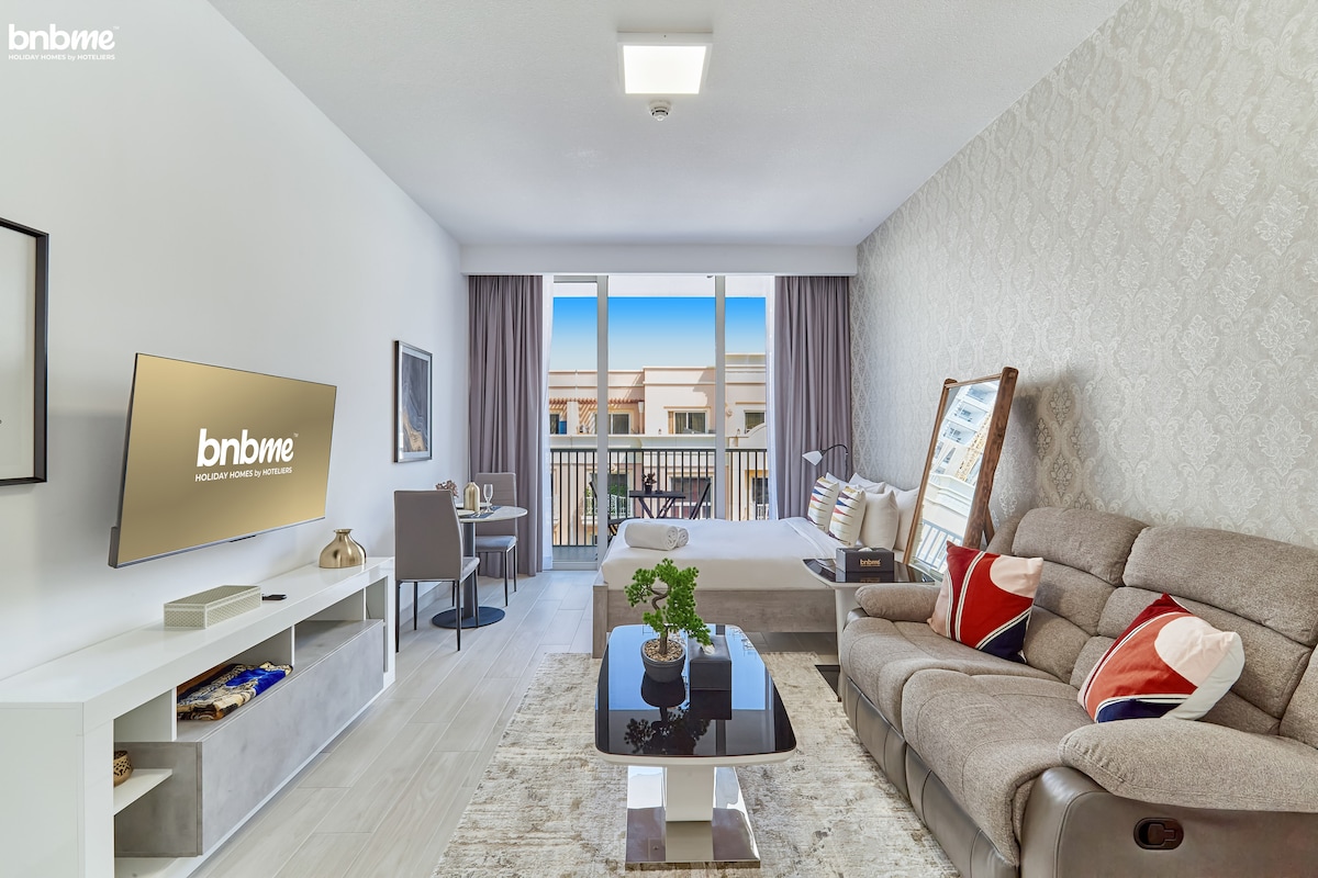 bnbme | Artistic ST in JVC's Heart w/ Rooftop Pool