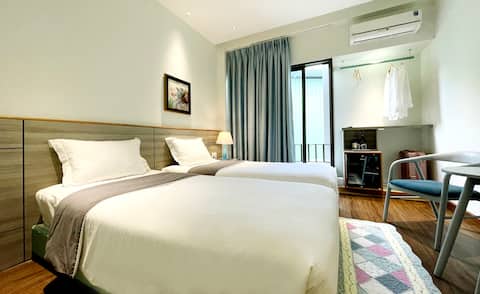 Côn Đảo House - Room with twin beds - Wood floor