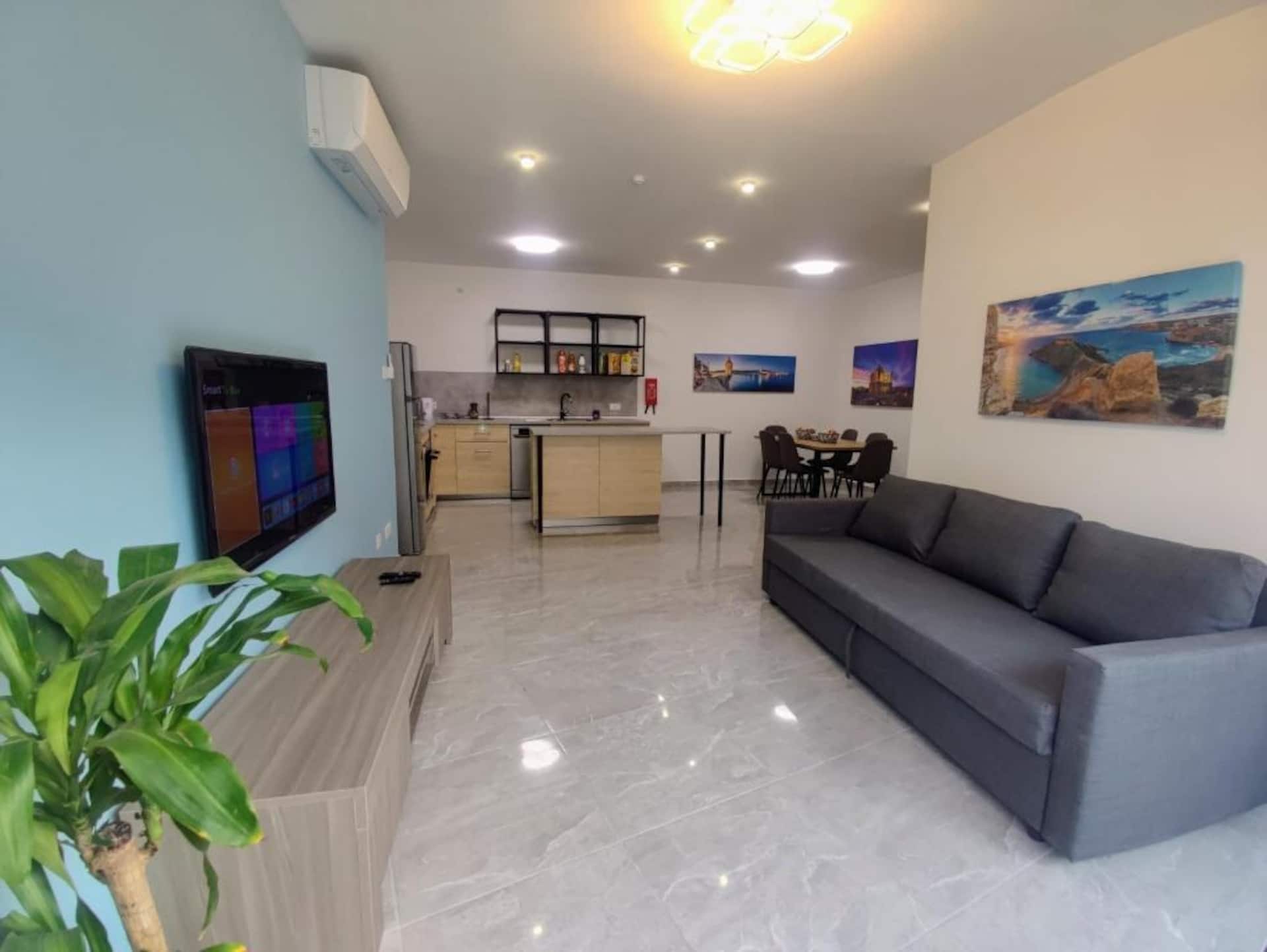 Deggies Apartments - spacious, modern apartment!