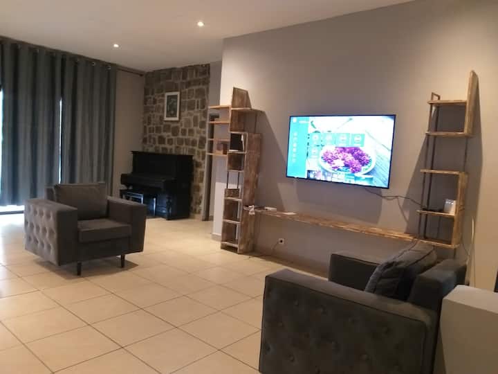 Villa Bonapriso Avec Piscine - Douala