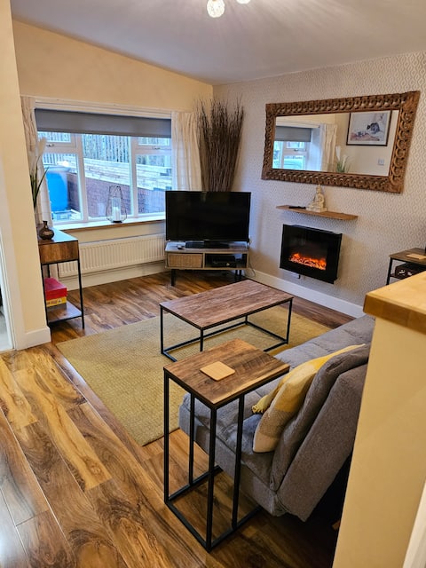 Top performing Airbnb: Cosy, spacious 1 bed annexe with own front door in Aintree Village
