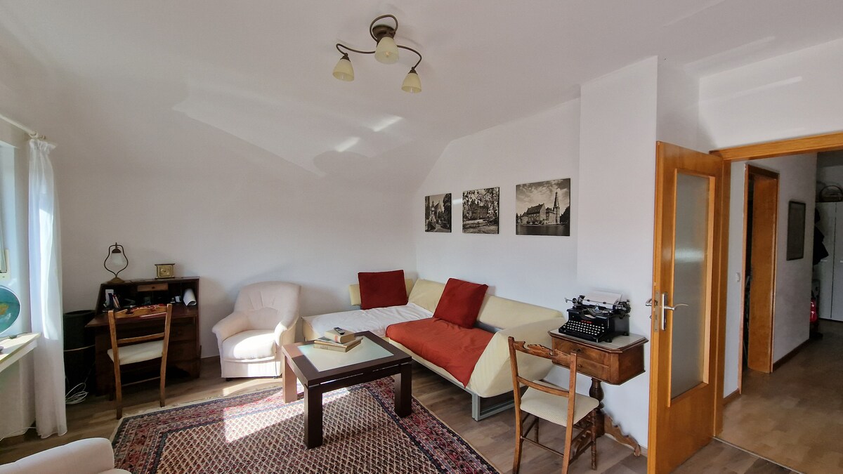 Obývačka - pravá strana s rohom pohovky