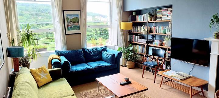 Lovely Georgian 2-Bed Flat, Views & Free Parking
