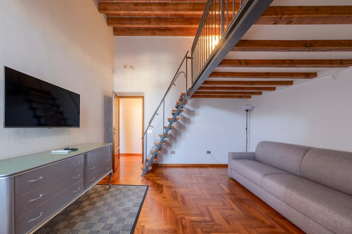 Santa Croce Area Fresh And Quiet Apartment - Florencia