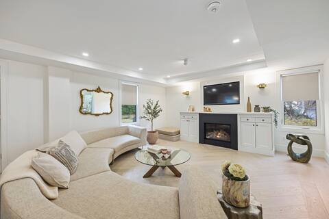Luxury Like a  5 STAR Hotel / Short or Long Term !