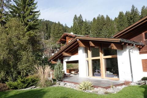 Luxury Chalet in Laax with Stunning Views