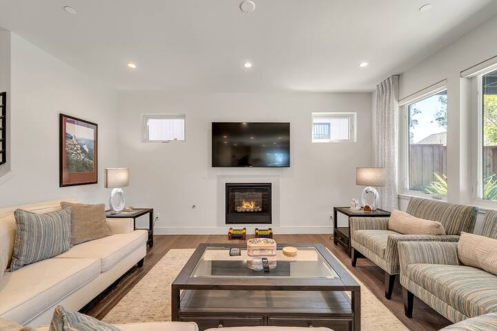 Contemporary Coastal dream home!