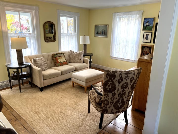 Sag Harbor Village Cottage - Sag Harbor, NY