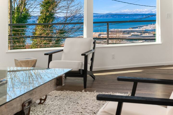 Water Views | Sleeps 20 | 2 Kitchens & Living Rms gallery image 2