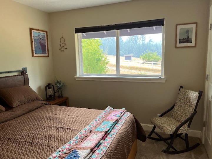 Lampy Southern View majú viacero nastavení a zástrčky USB. Starožitný rocker, ktorý sa používa opatrne. Zatemnite roletu.