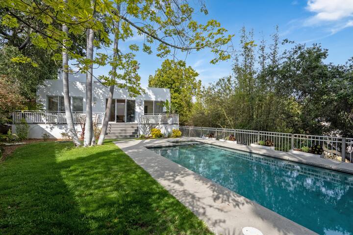 3 BR/3BA Hollywood Hills Retreat with Pool & Spa