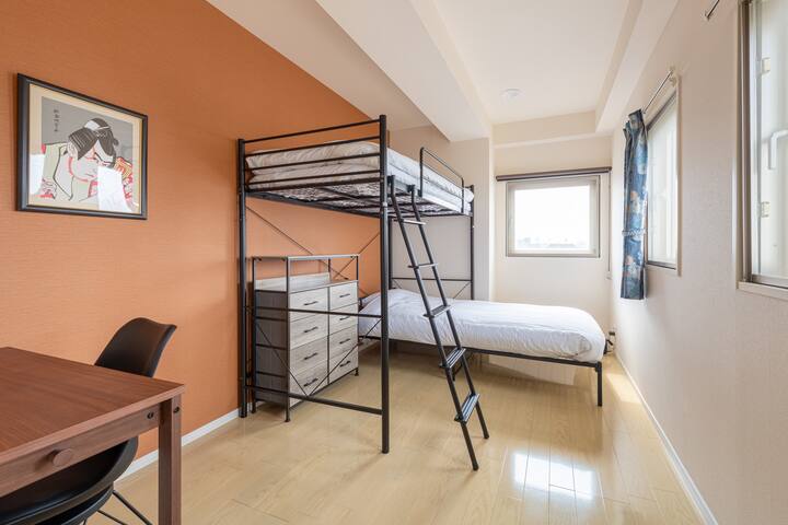 Stunning! Luxurious & Spacious Penthouse gallery image 4