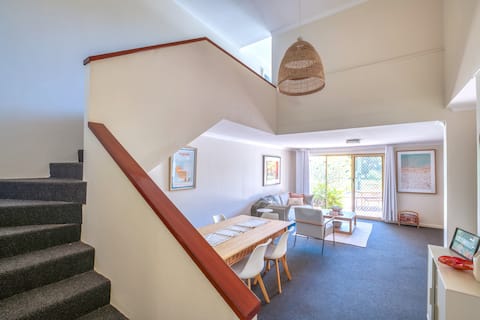 Opposite Beach/Walk to beach, park, restaurants