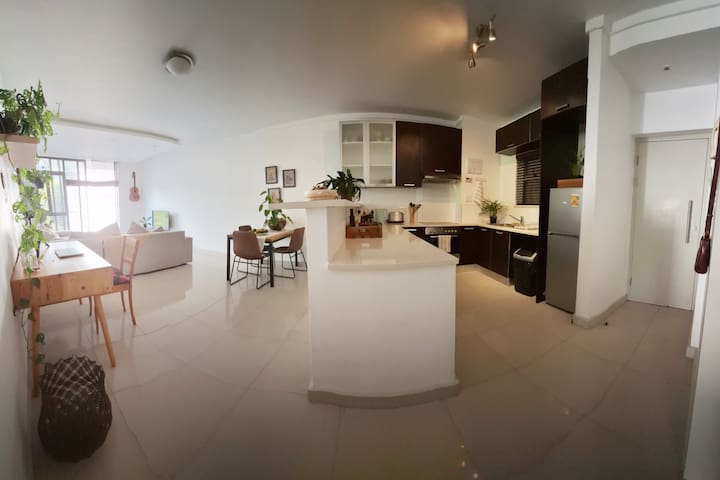 2 bedroom Apartment with balcony gallery image 2