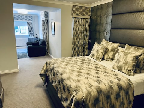 Diamond Inn. Room 3 Family Room.