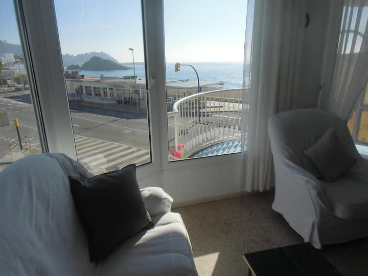 Excelente Apartamento Primera Línea De Mar - Blanes
