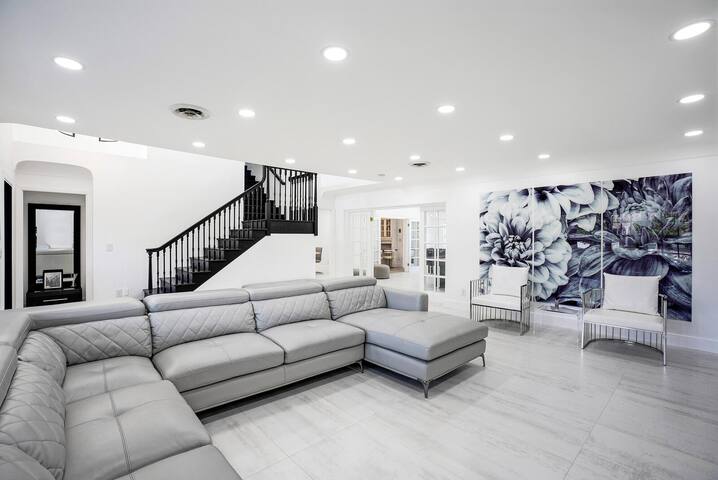 Serene Stunning 7 bedroom 5 Bath Airbnb Retreat