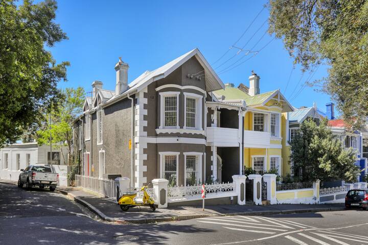 3 Bedroom Home in Oranjezicht, Gardens.