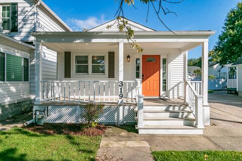 "Harbor Cottage" Walk to Lake Erie & Beach!