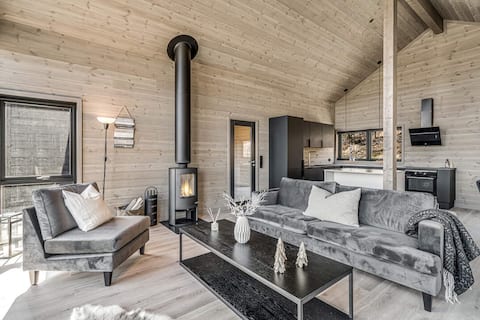 Scenic year-round cabin in Sauda