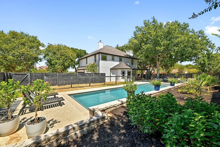 Beautiful And Pristine Gated Home with Pool!