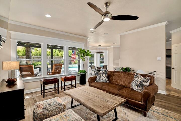 Beautiful And Pristine Gated Home with Pool! gallery image 2