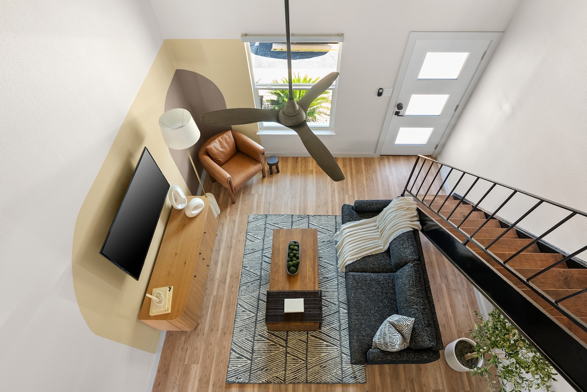 Cozy Loft Nr Attractions | Parking | Pets Ok| Wifi