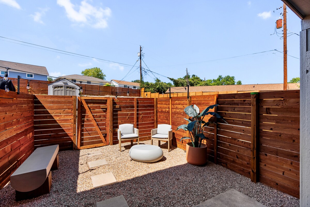 Cozy Loft Nr Attractions | Parking | Pets Ok| Wifi