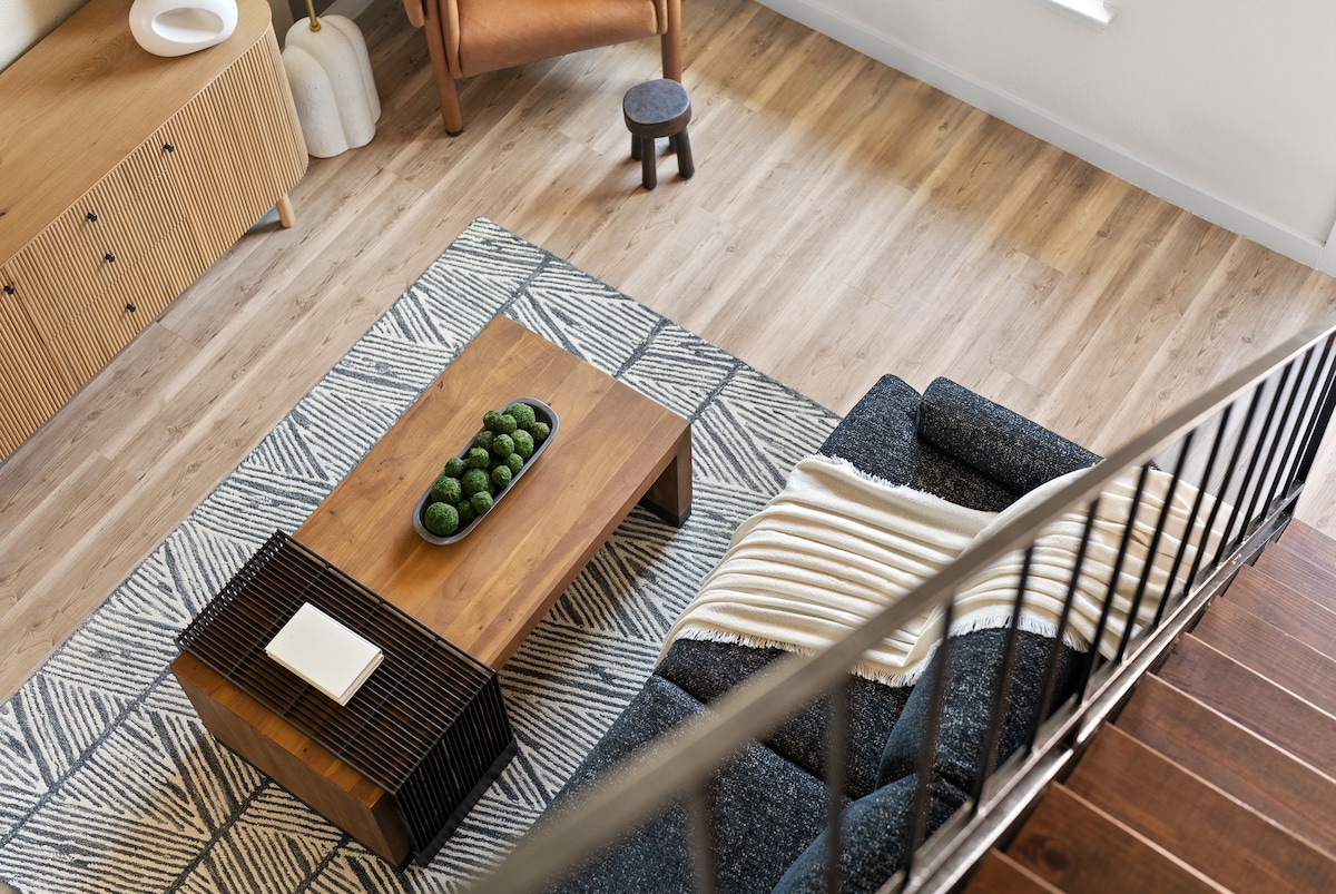 Cozy Loft Nr Attractions | Parking | Pets Ok| Wifi