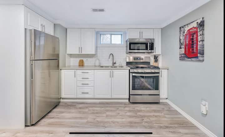 2 Bhk Home 5 Min From Go Train - Pickering