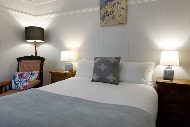Cypress (Bandalong) Cottage - Mudgee